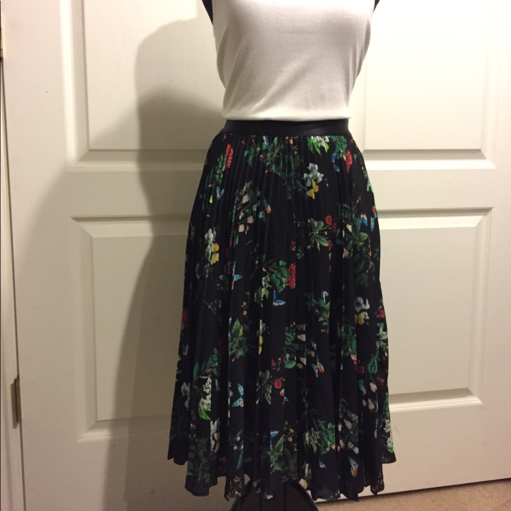 Express Plead Foral Skirt